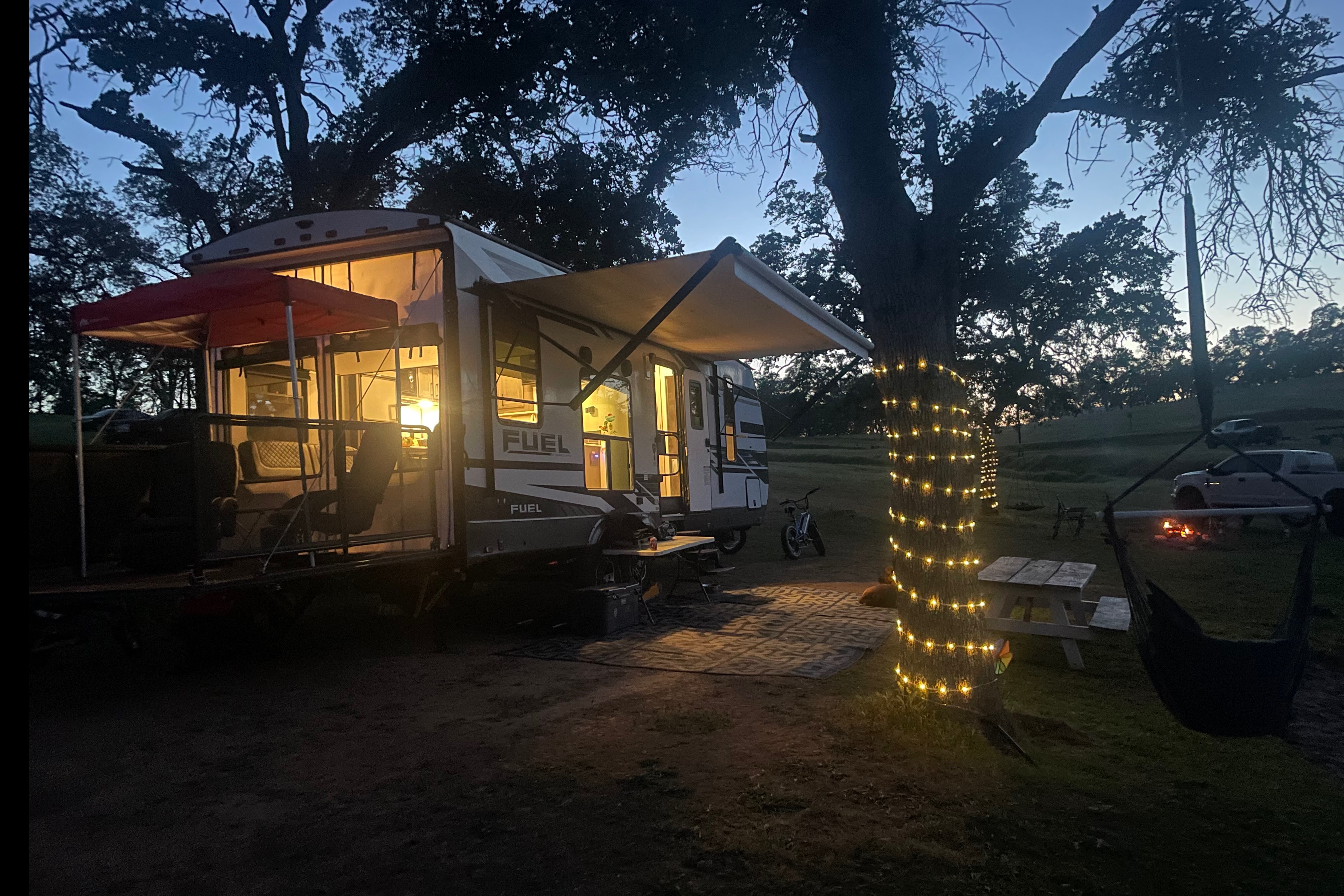 2021 30ft. Toy hauler with free kayaks and paddle boards