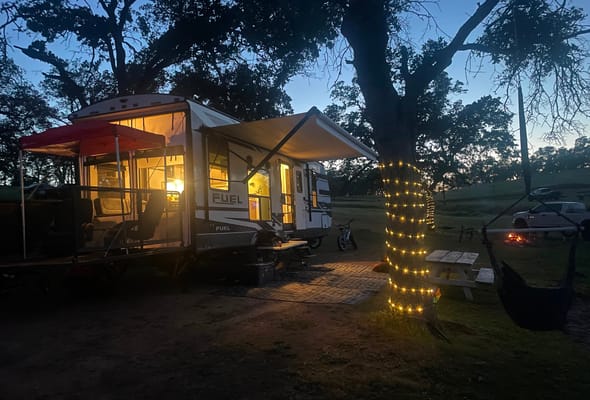 2021 30ft. Toy hauler with free kayaks and paddle boards