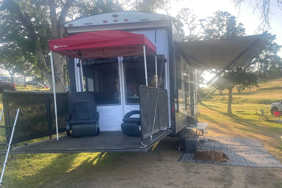 2021 30ft. Toy hauler with free kayaks and paddle boards