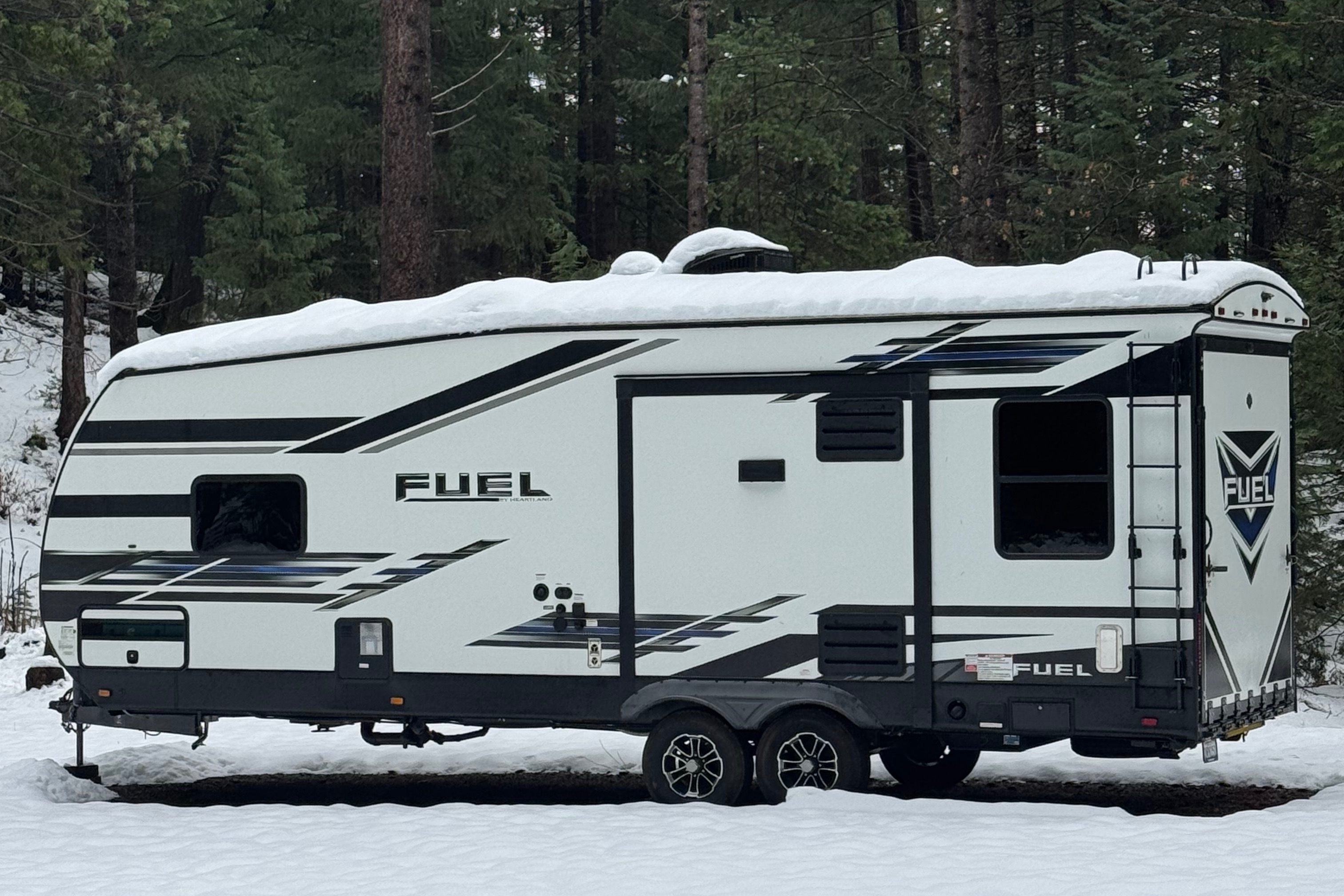 2021 30ft. Toy hauler with free kayaks and paddle boards