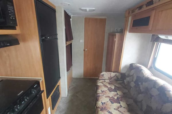 Mark and lacey's Dutchmen kodiak 30bh-sl Travel Trailer