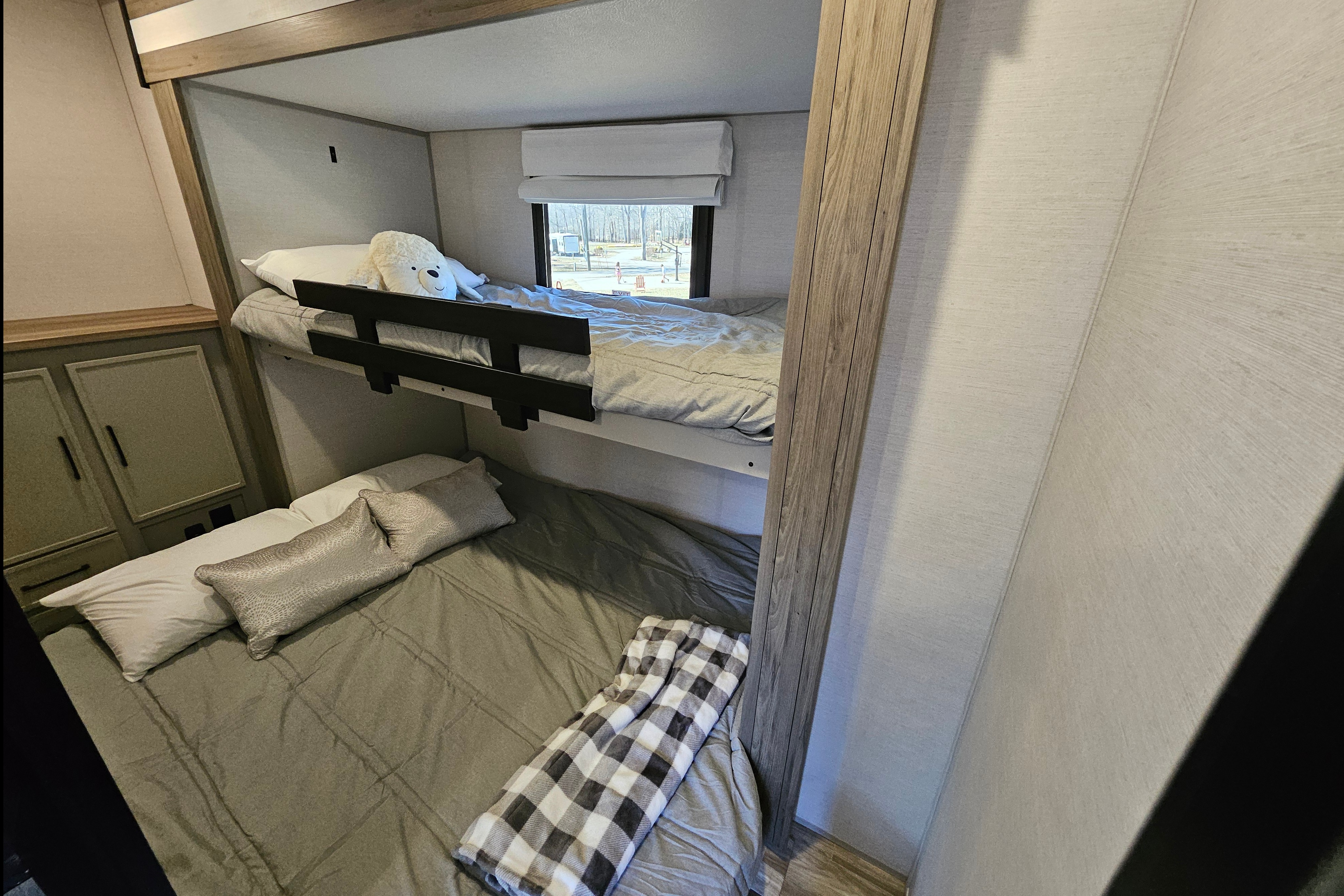 2 Fireplaces and a Secret Bunkroom!