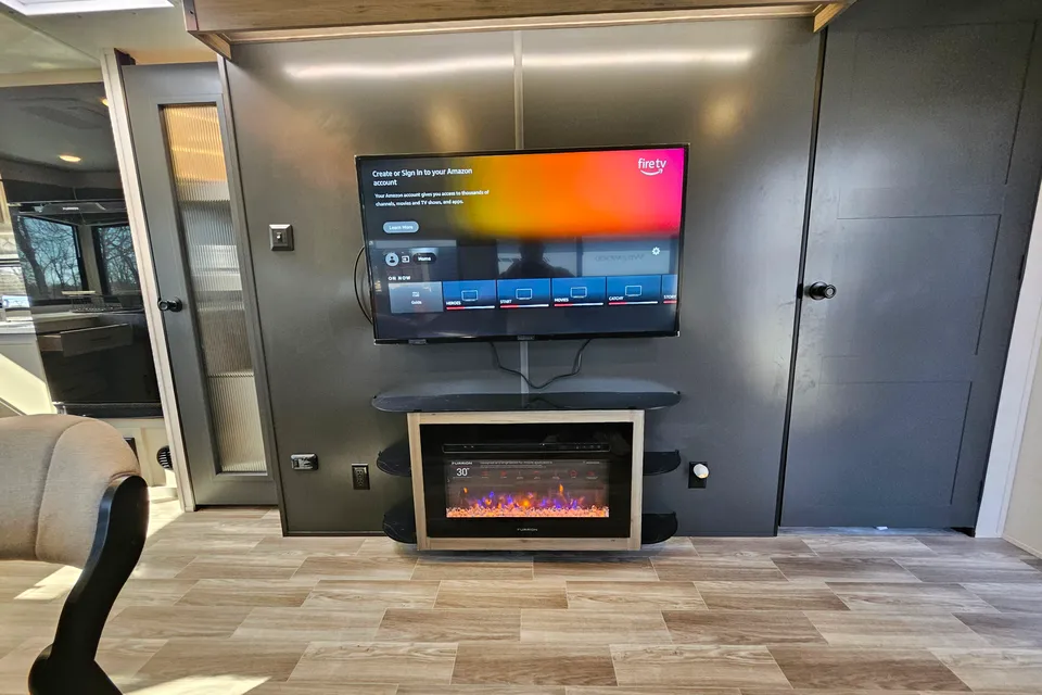 2 Fireplaces and a Secret Bunkroom!