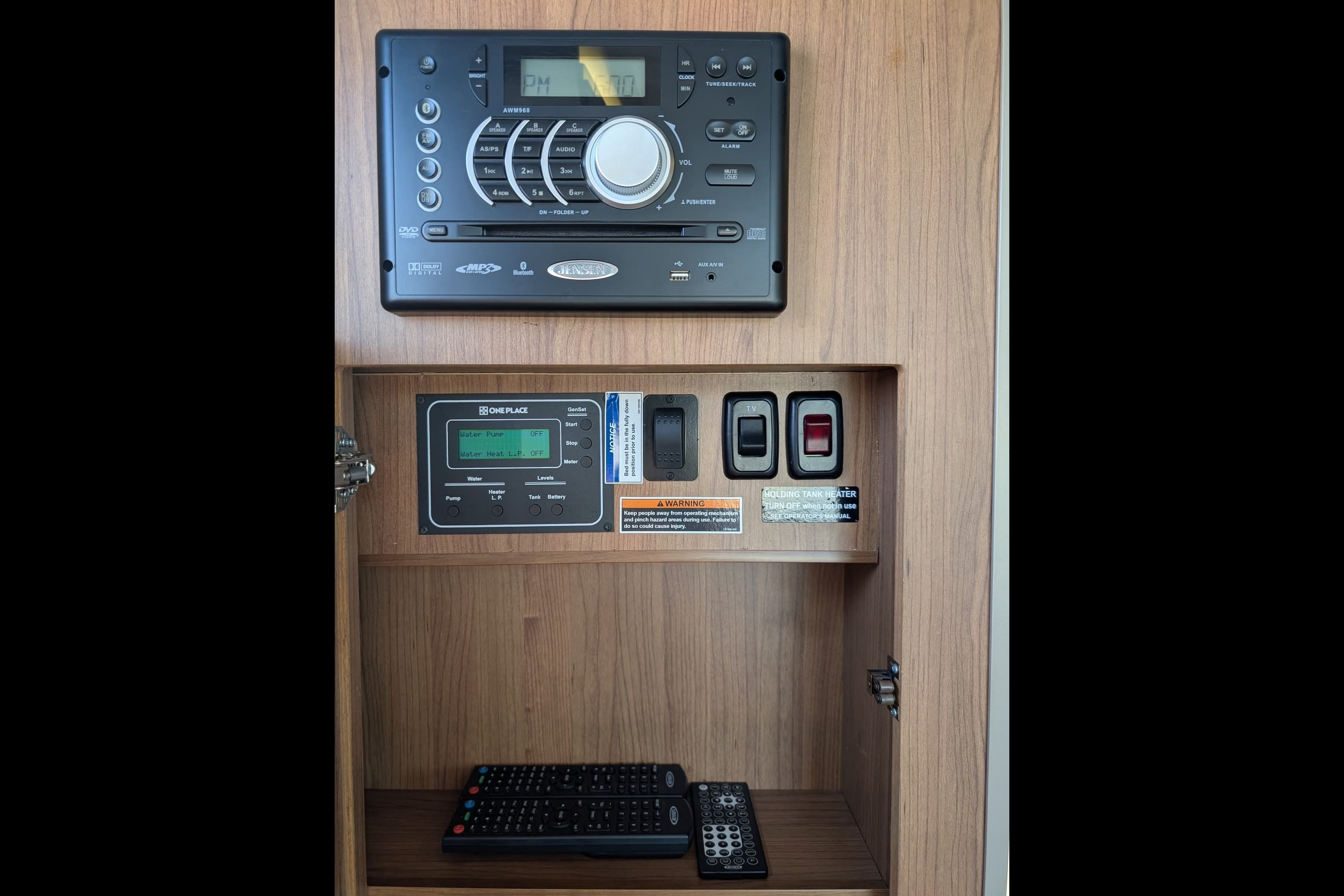 Itasca Viva! 23L — European Chic on Wheels, Ultimate Gas-Sipping, Couple’s Getaway, Class B+