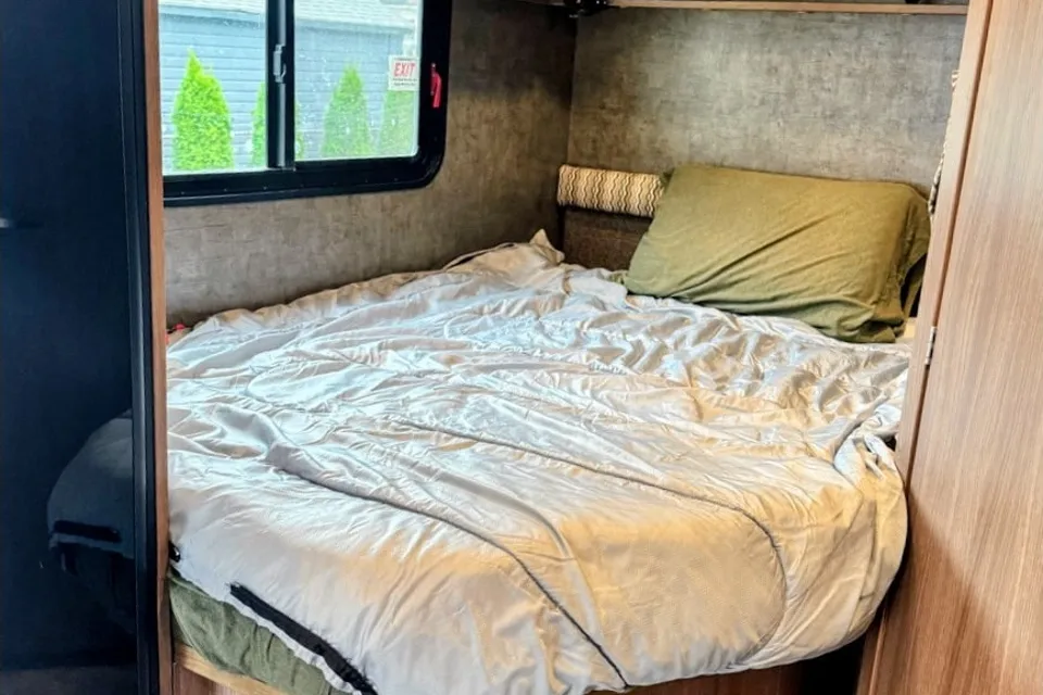 Itasca Viva! 23L — European Chic on Wheels, Ultimate Gas-Sipping, Couple’s Getaway, Class B+