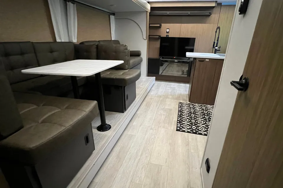 Nomadic Nature Rentals w Luxury Amenities (Mickey)
