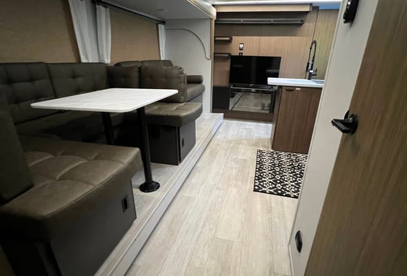 Nomadic Nature Rentals w Luxury Amenities (Mickey)
