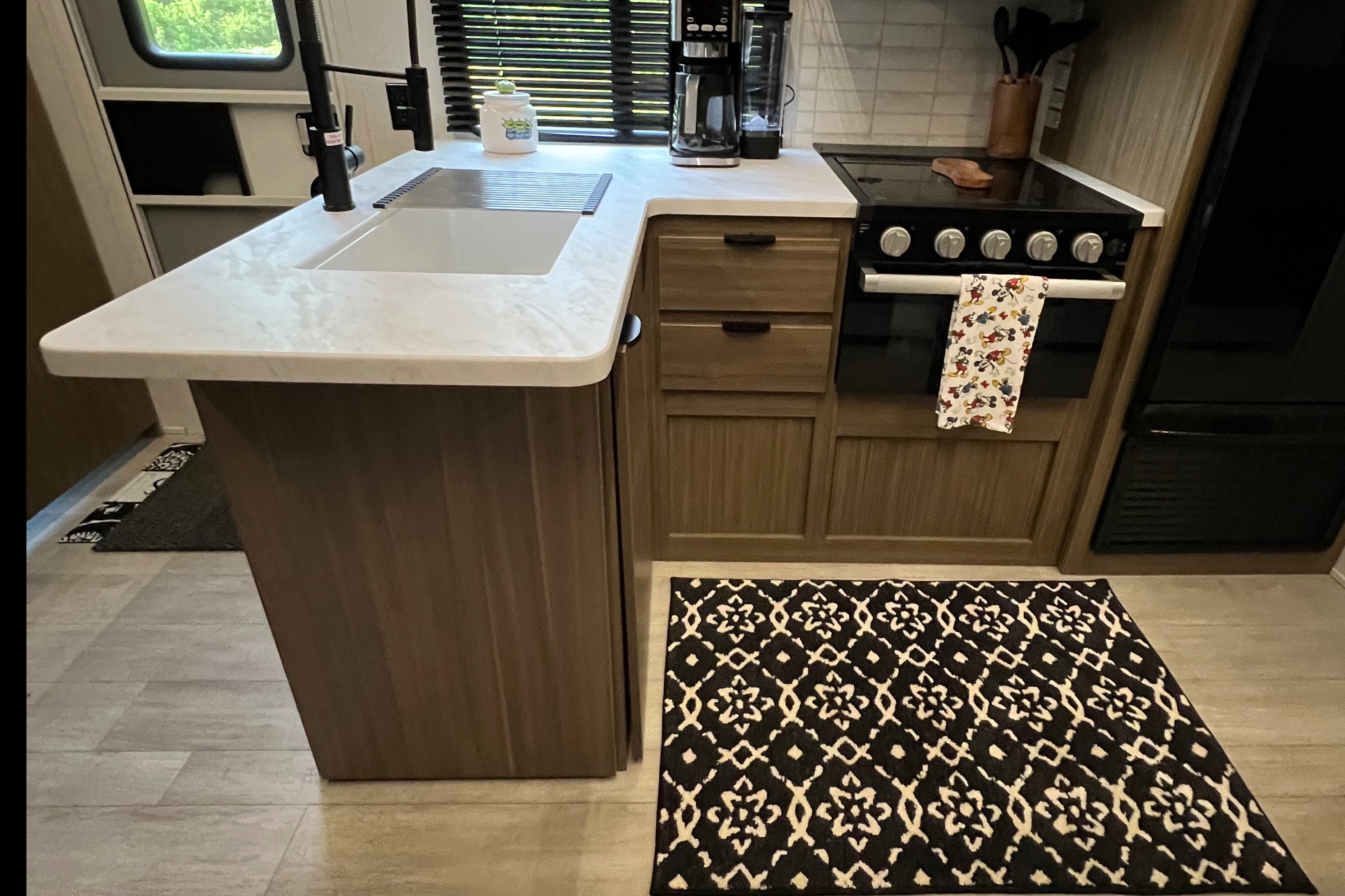 Nomadic Nature Rentals w Luxury Amenities (Mickey)