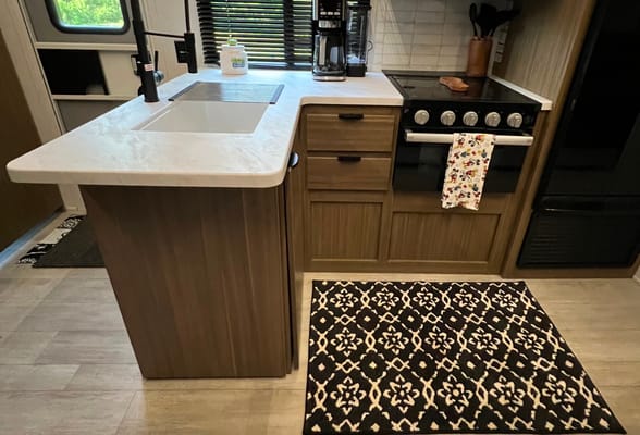 Nomadic Nature Rentals w Luxury Amenities (Mickey)