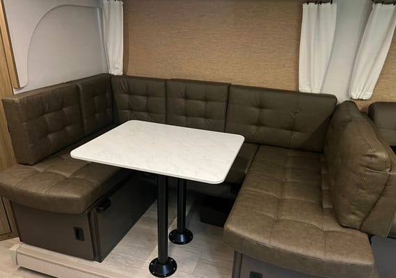 Nomadic Nature Rentals w Luxury Amenities (Mickey)