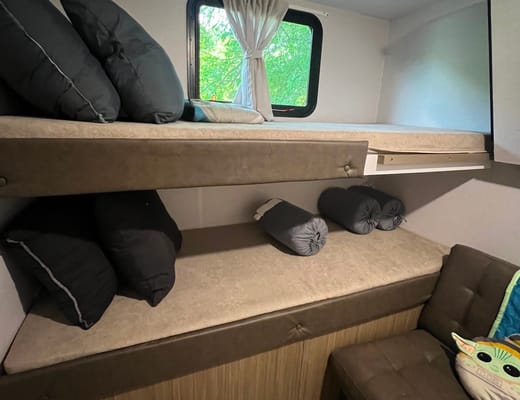 Nomadic Nature Rentals w Luxury Amenities (Mickey)