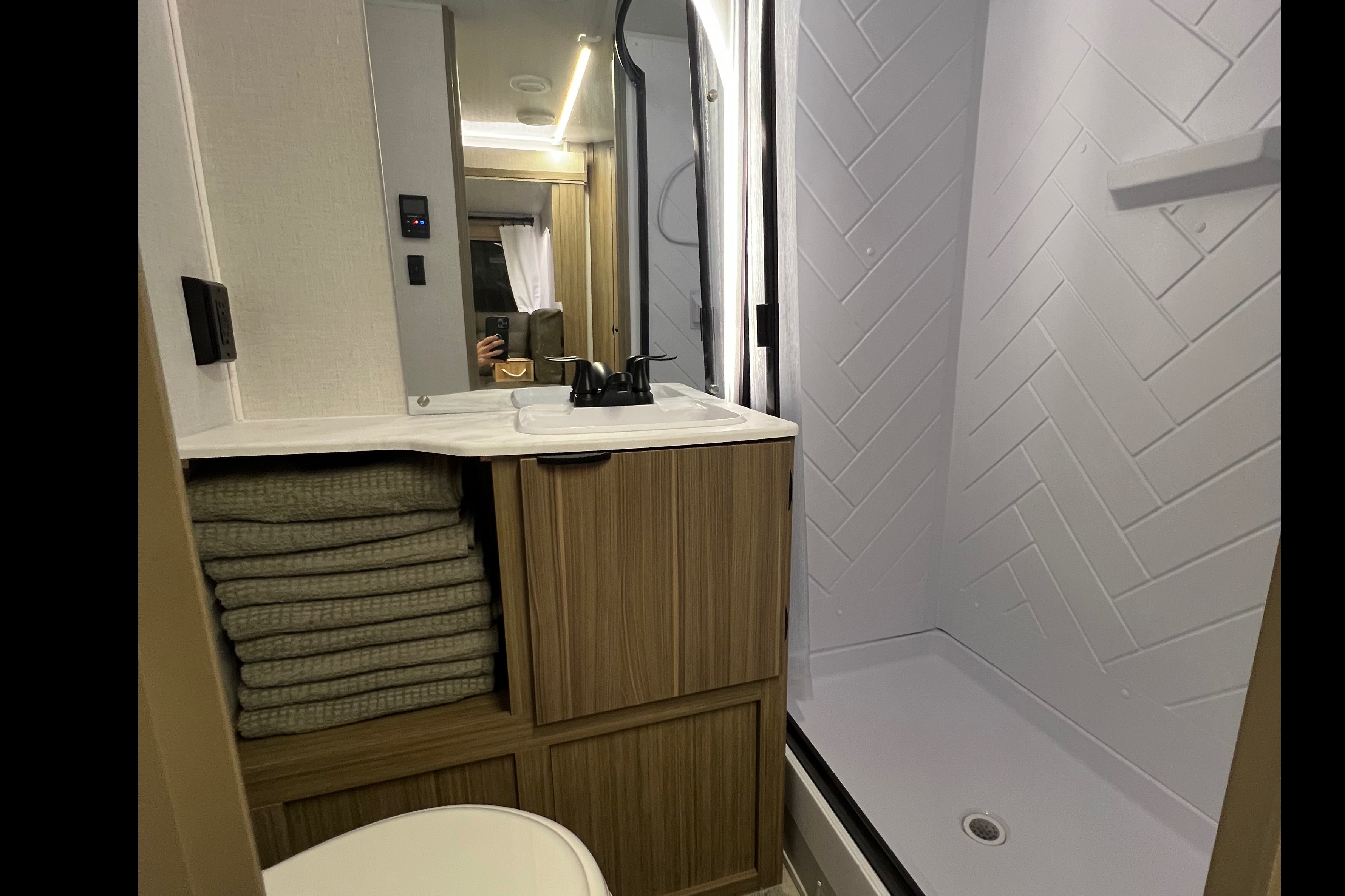 Nomadic Nature Rentals w Luxury Amenities (Mickey)