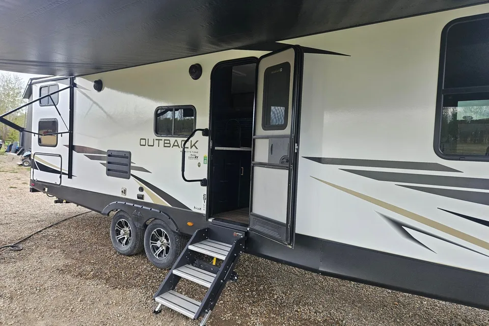 Chris's Keystone Outback ultra lite 291UBH Travel Trailer