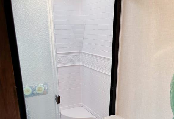 Cozy Coast Getaway: 2021 Tracer 27BHS