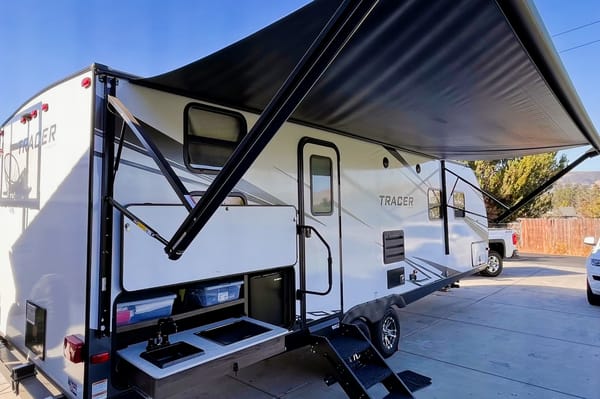 Cozy Coast Getaway: 2021 Tracer 27BHS