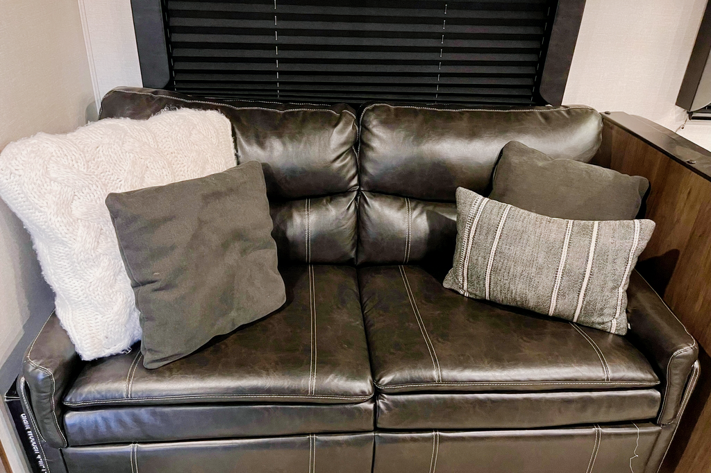 Cozy Coast Getaway: 2021 Tracer 27BHS
