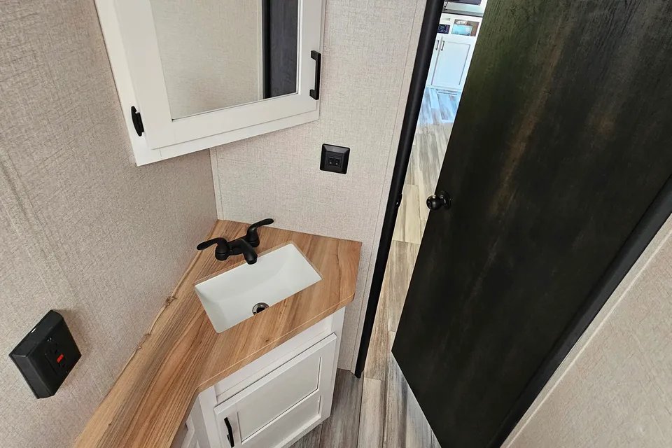 2024 Wayfinder Travel Trailer with bunks