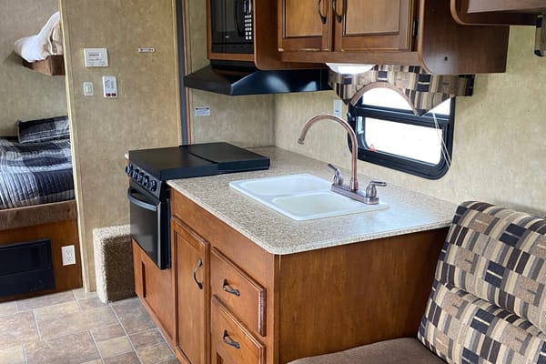 Jackie and Charlie’s Coachmen Catalina Travel Trailer