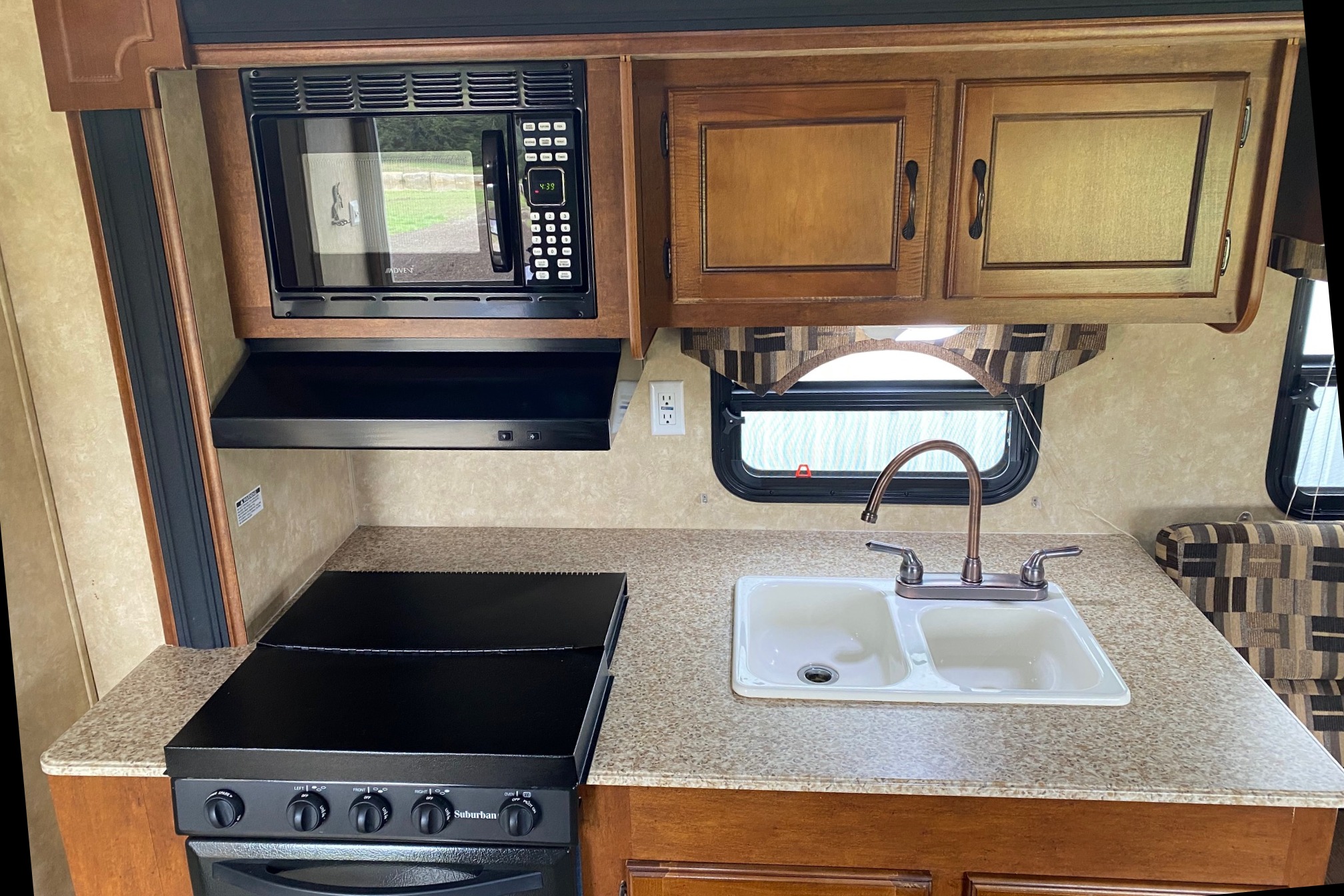 Jackie and Charlie’s Coachmen Catalina Travel Trailer