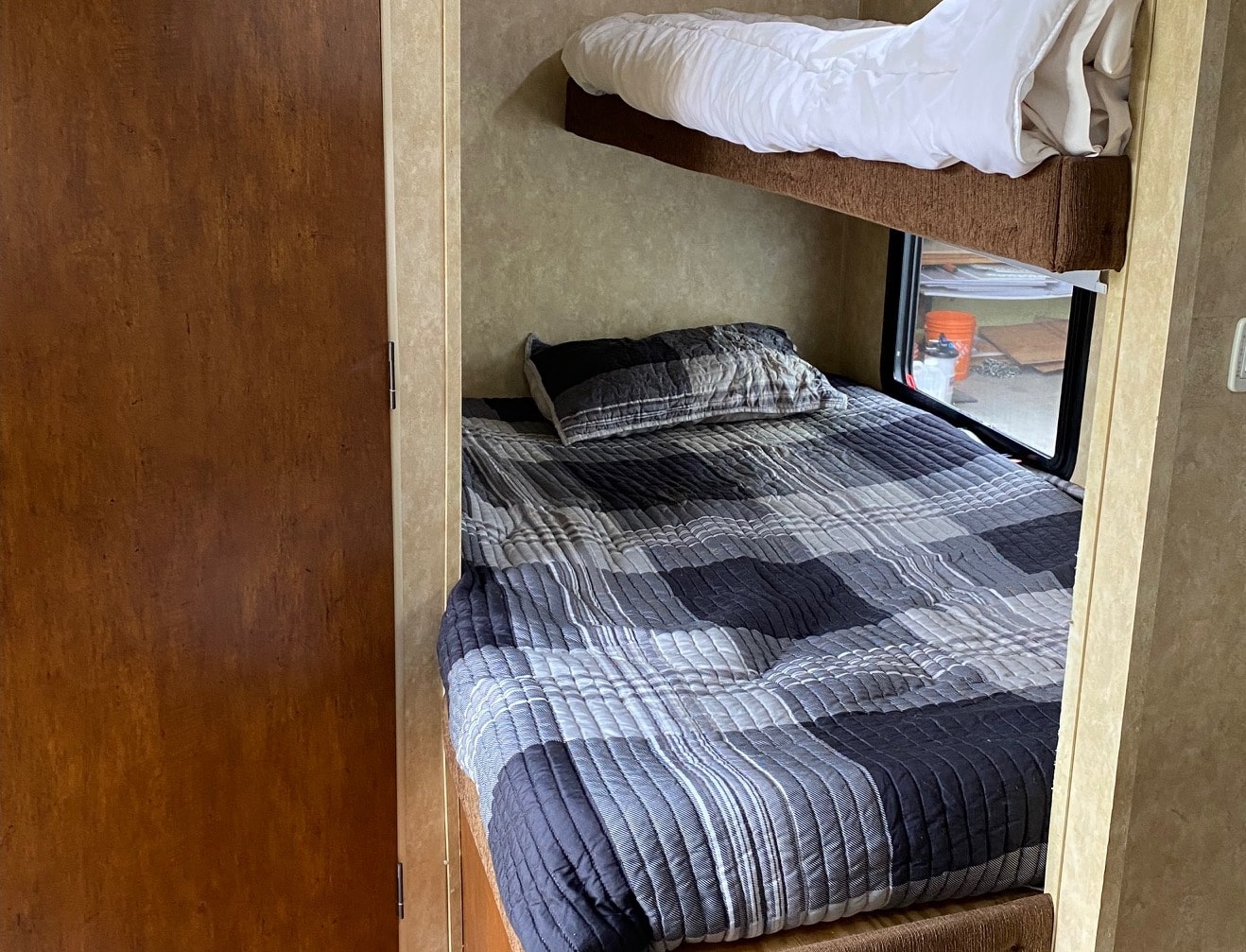 Jackie and Charlie’s Coachmen Catalina Travel Trailer