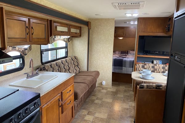 Jackie and Charlie’s Coachmen Catalina Travel Trailer