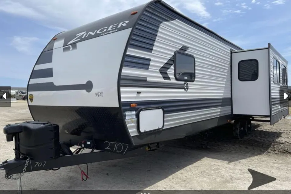 Jeremy's Crossroads Zinger 299RE Travel Trailer