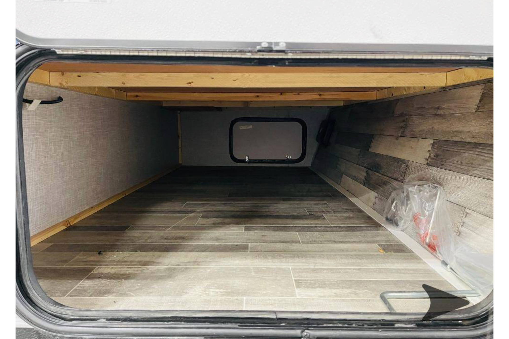 Jeremy's Crossroads Zinger 299RE Travel Trailer