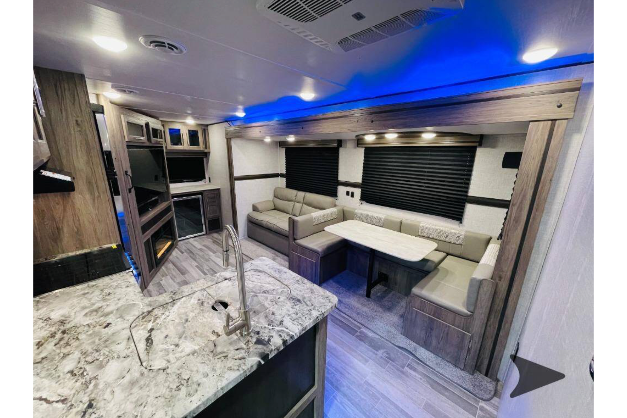 Jeremy's Crossroads Zinger 299RE Travel Trailer
