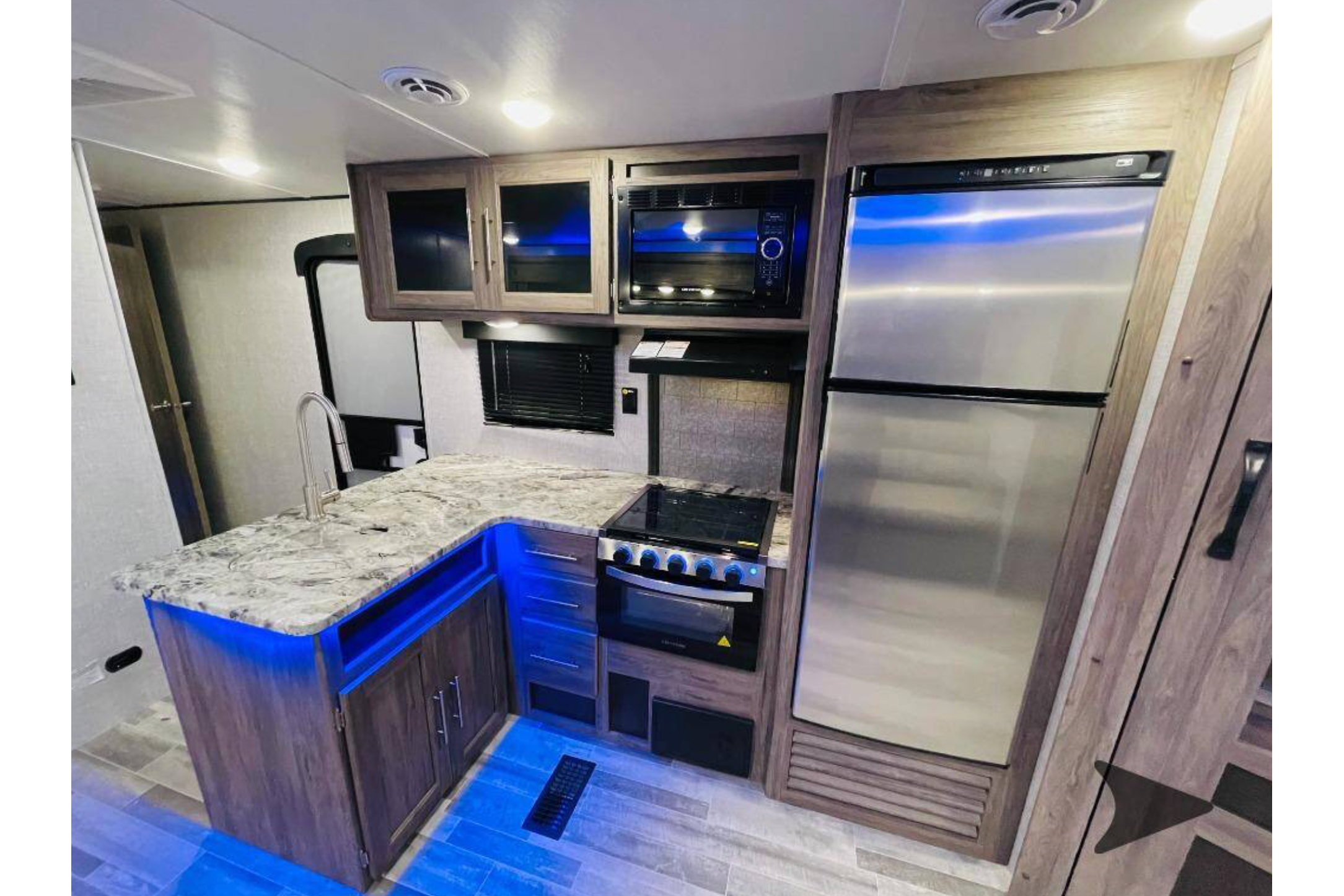 Jeremy's Crossroads Zinger 299RE Travel Trailer