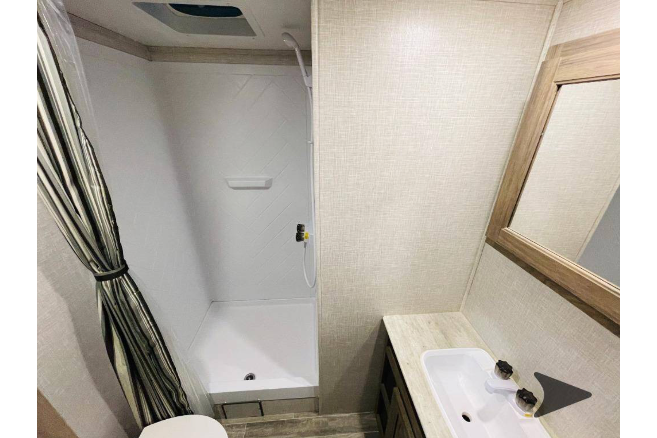 Jeremy's Crossroads Zinger 299RE Travel Trailer