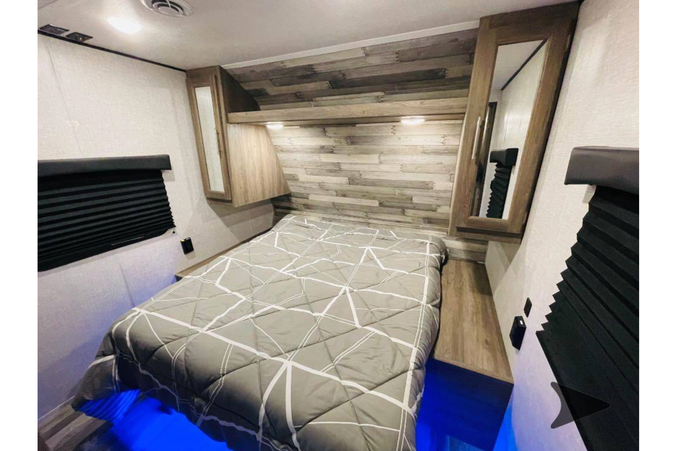 Jeremy's Crossroads Zinger 299RE Travel Trailer