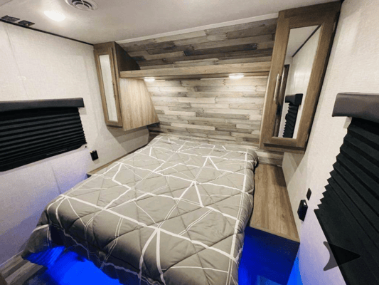 Jeremy's Crossroads Zinger 299RE Travel Trailer