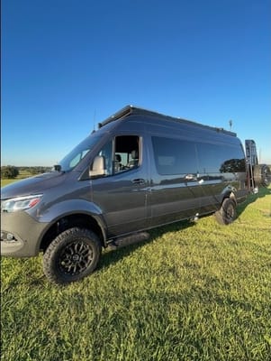 2025 27North Venture AWD - Luxe Off-Grid Explorer (Starlink + Solar)