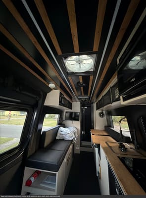 2025 27North Venture AWD - Luxe Off-Grid Explorer (Starlink + Solar)