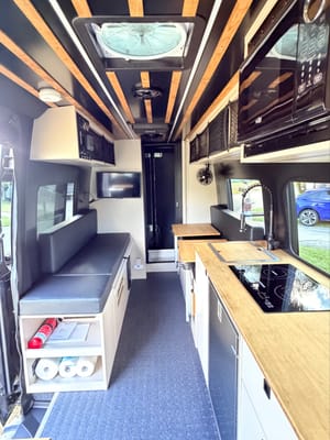 2025 27North Venture AWD - Luxe Off-Grid Explorer (Starlink + Solar)