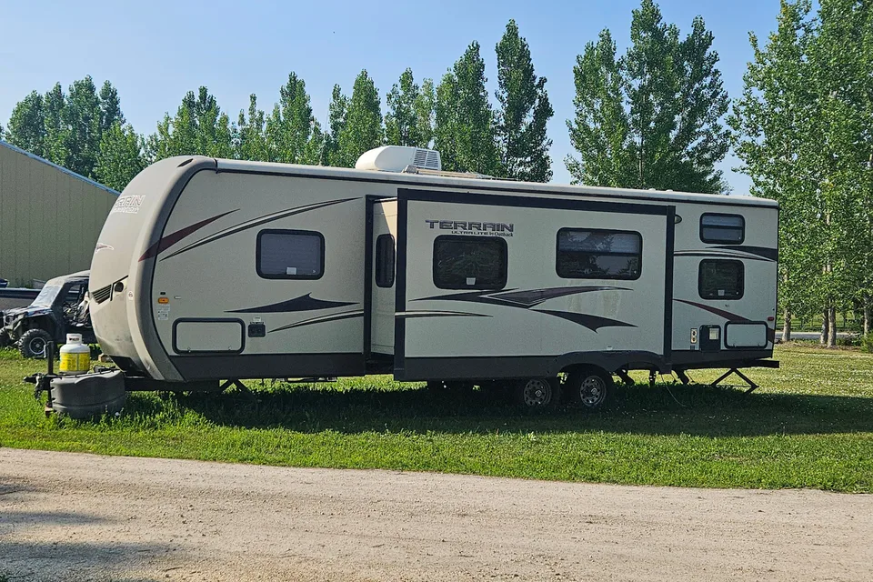 Michael 's Coachman Keystone outback terrain 299tbh Travel Trailer