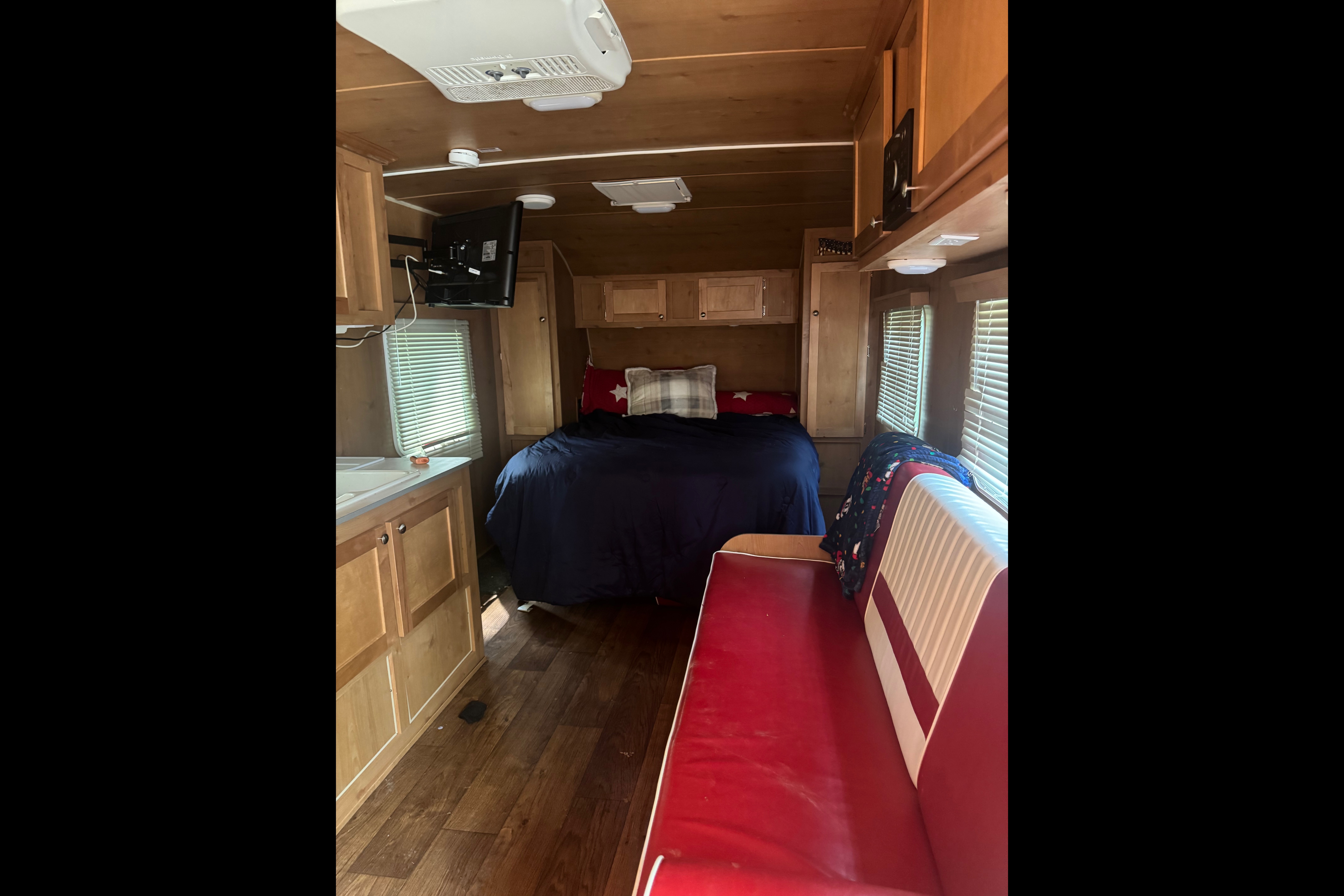 Carrie's Riverside RV Retro Travel Trailer