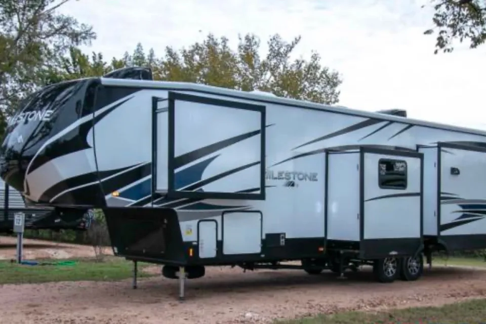 Milestone Fifth Wheel