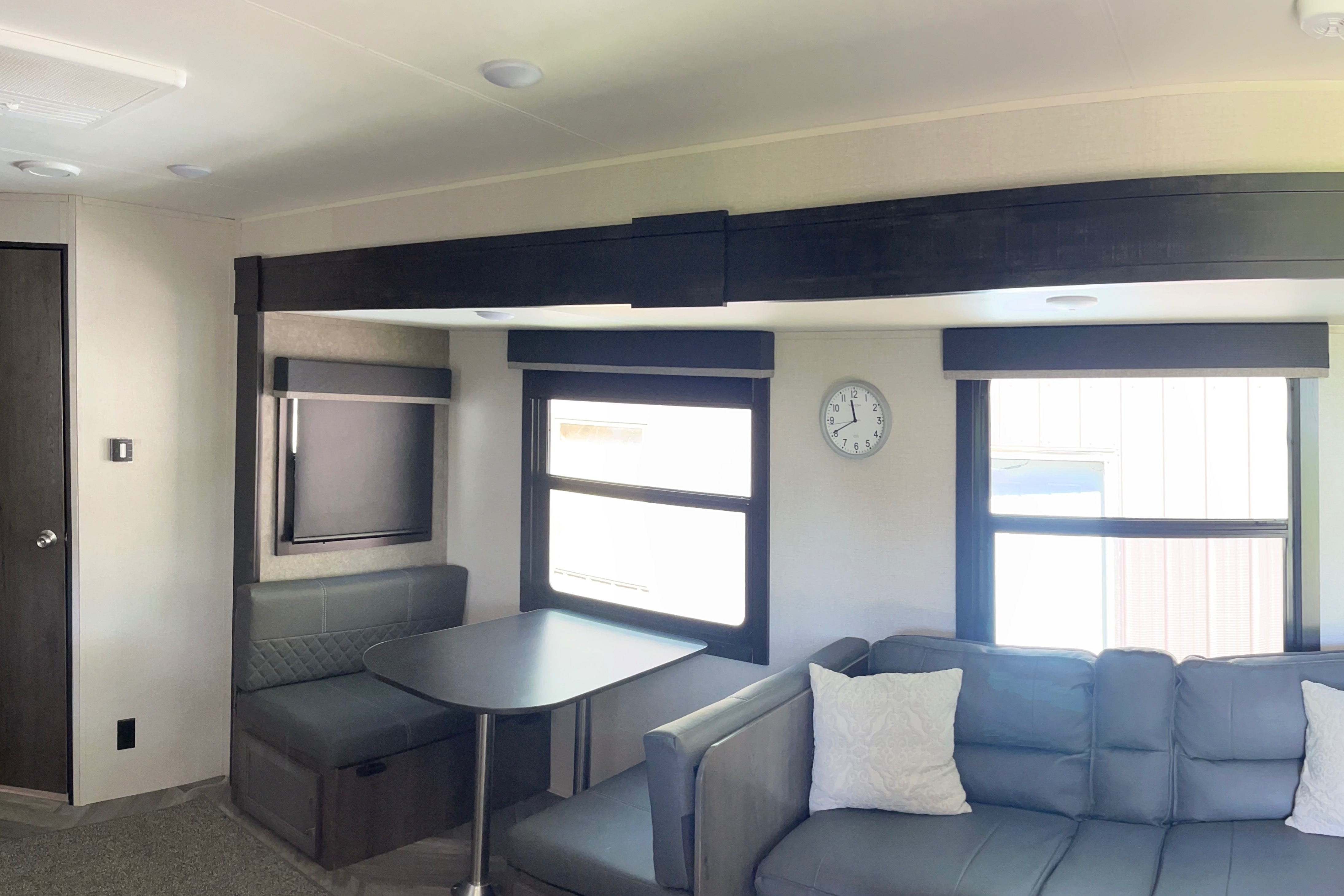 Logan's Highland Ridge RV Open rangeOT26BH Travel Trailer