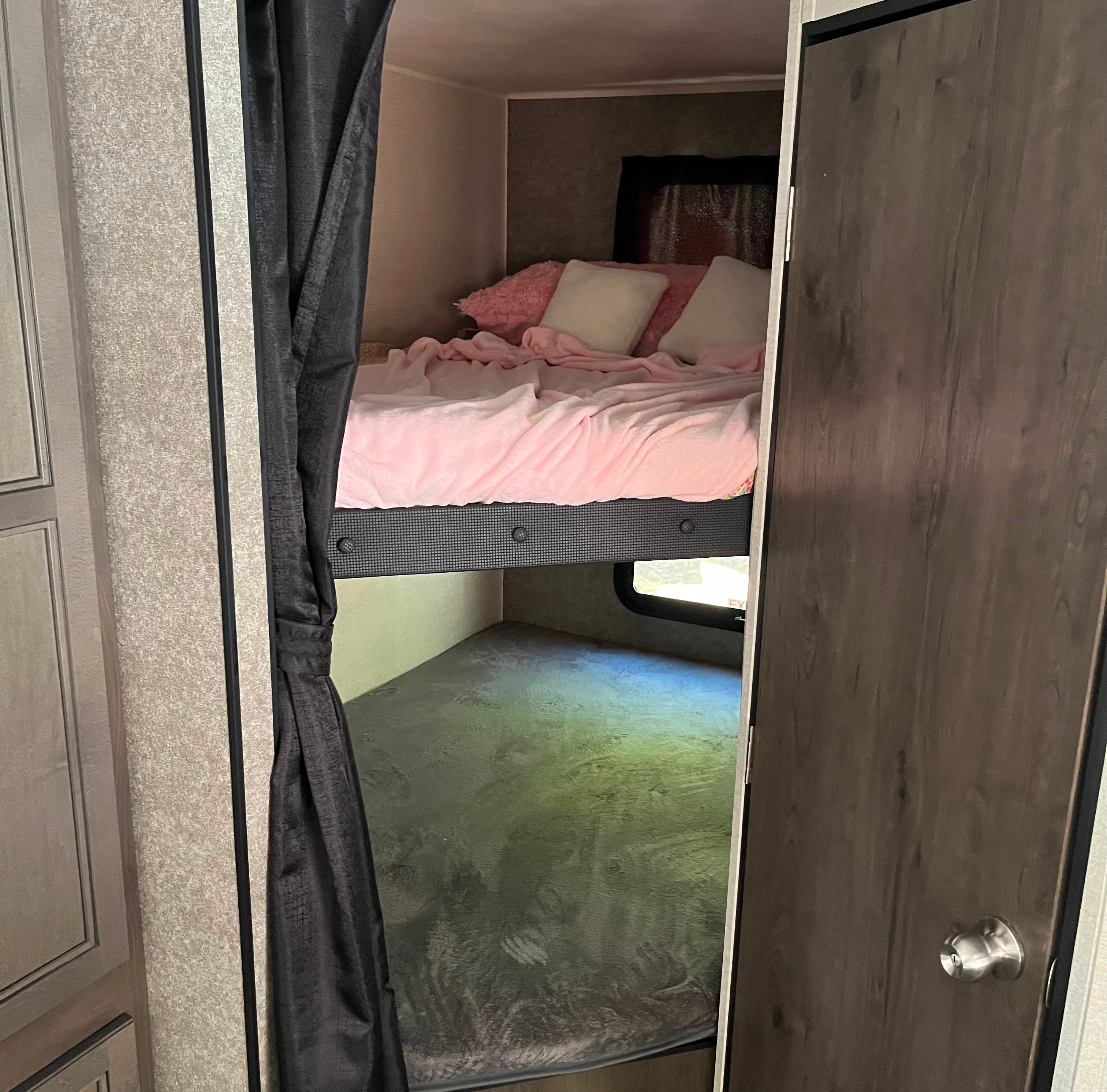 Logan's Highland Ridge RV Open rangeOT26BH Travel Trailer