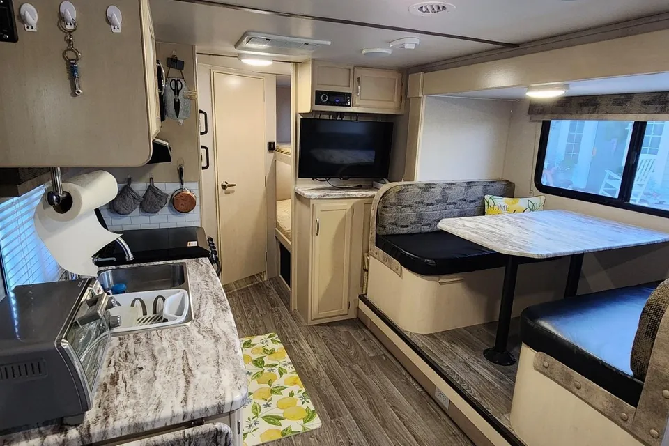 Winnebago Bunk House 2306BHS Travel Trailer