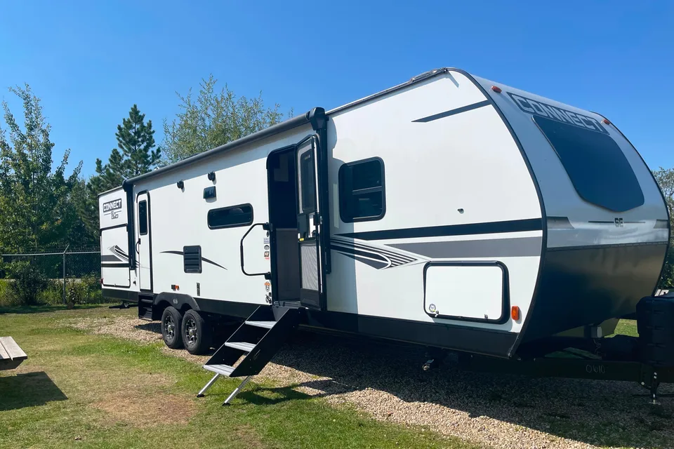 2022 Connect SE Travel Trailer with BUNKHOUSE & Luxury Amenities