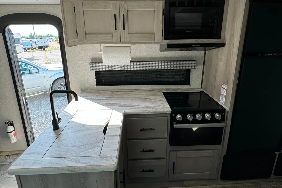 2022 Connect SE Travel Trailer with BUNKHOUSE & Luxury Amenities