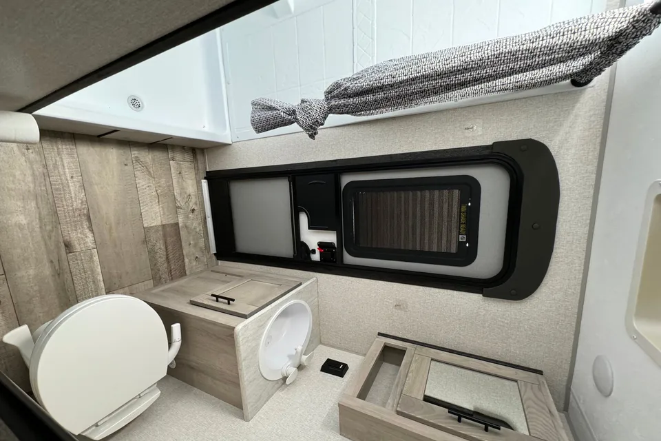 2022 Connect SE Travel Trailer with BUNKHOUSE & Luxury Amenities