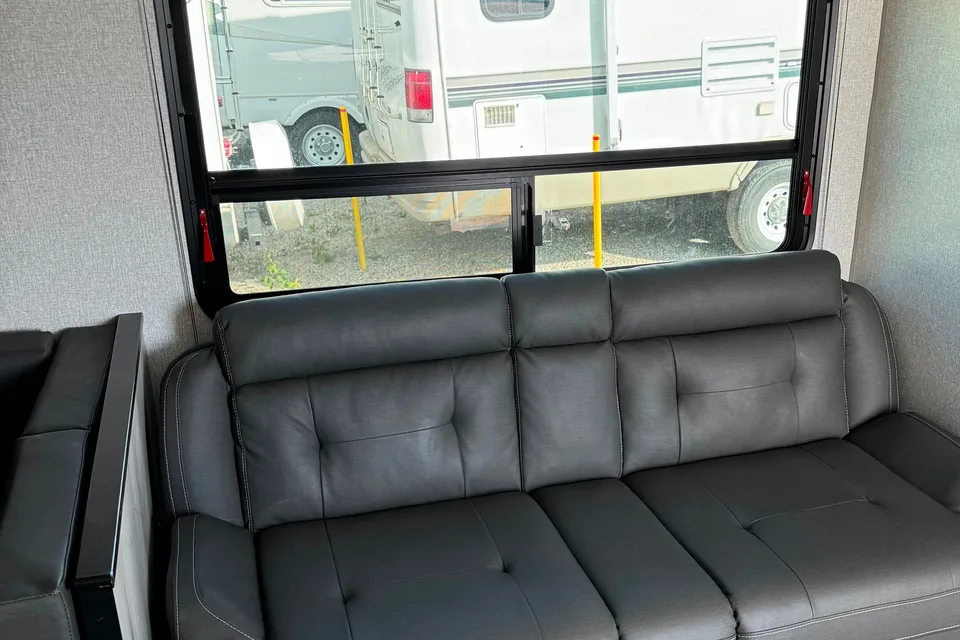 2022 Connect SE Travel Trailer with BUNKHOUSE & Luxury Amenities
