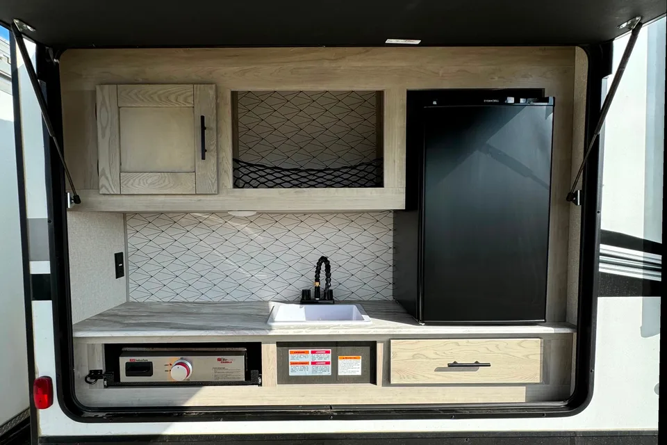 2022 Connect SE Travel Trailer with BUNKHOUSE & Luxury Amenities