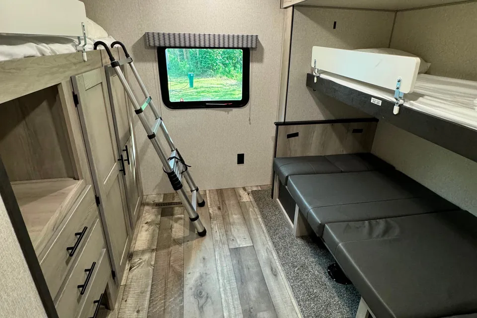 2022 Connect SE Travel Trailer with BUNKHOUSE & Luxury Amenities