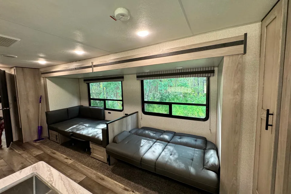 2022 Connect SE Travel Trailer with BUNKHOUSE & Luxury Amenities