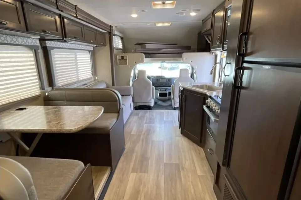 Tubros Clary Thor Motor Coach Freedom Elite Class C