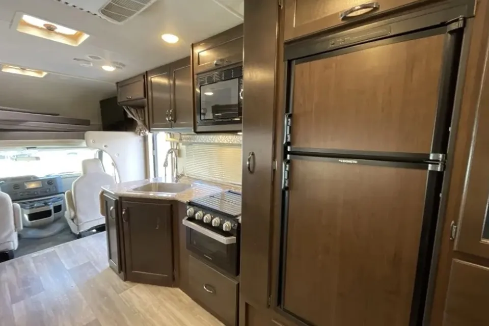 Tubros Clary Thor Motor Coach Freedom Elite Class C